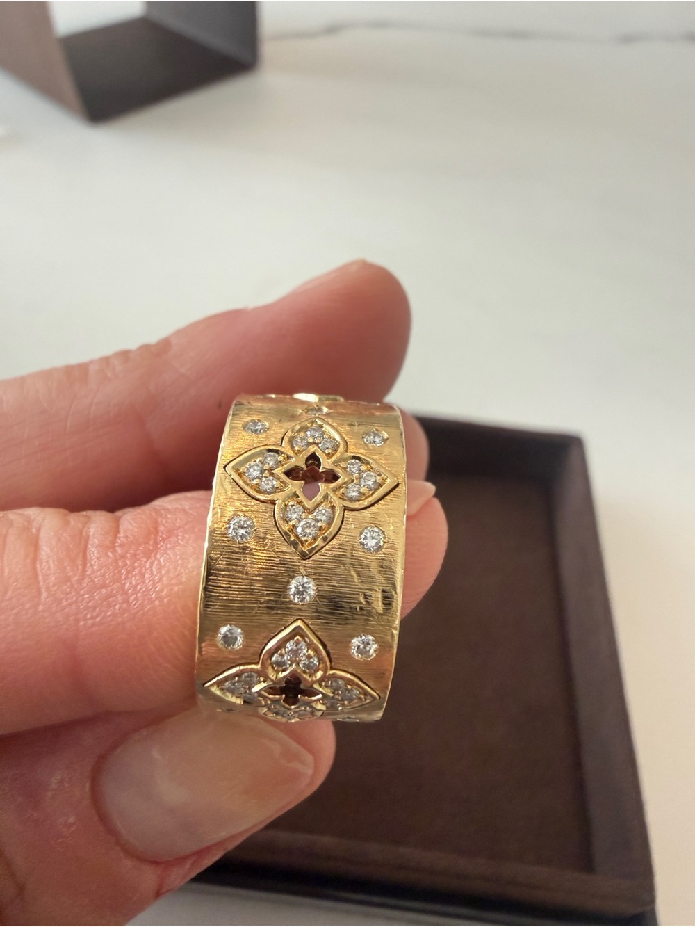 Roberto Coin Venetian Princess 18k gold ring. Size 6.5 - Picture 12 of 16
